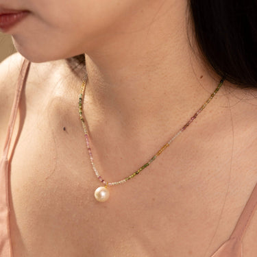 Model Wearing a White Freshwater Pearl Pendant - De Blancas