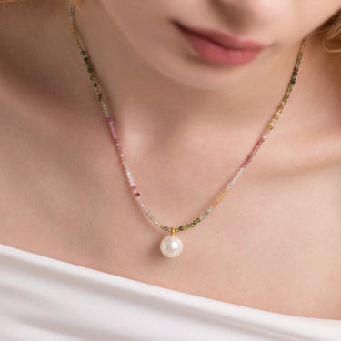 Model Wearing a White Freshwater Pearl Pendant - De Blancas