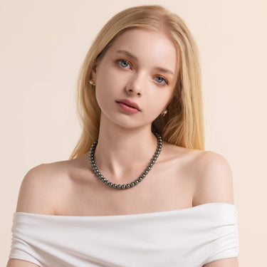 Model Wearing a 16-inch Tahitian Pearl Necklace Featuring 8.0–10.0 mm Dark Black Pearls - De Blancas