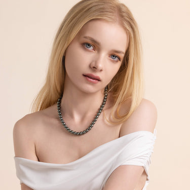 Model Wearing a 16-inch Tahitian Pearl Necklace Featuring 8.0–10.0 mm Dark Black Pearls - De Blancas