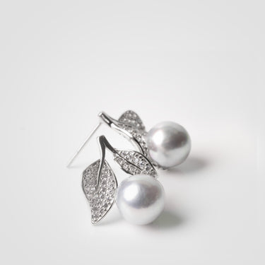 Akoya Pearl | Frosted Leaf Earrings - De Blancas