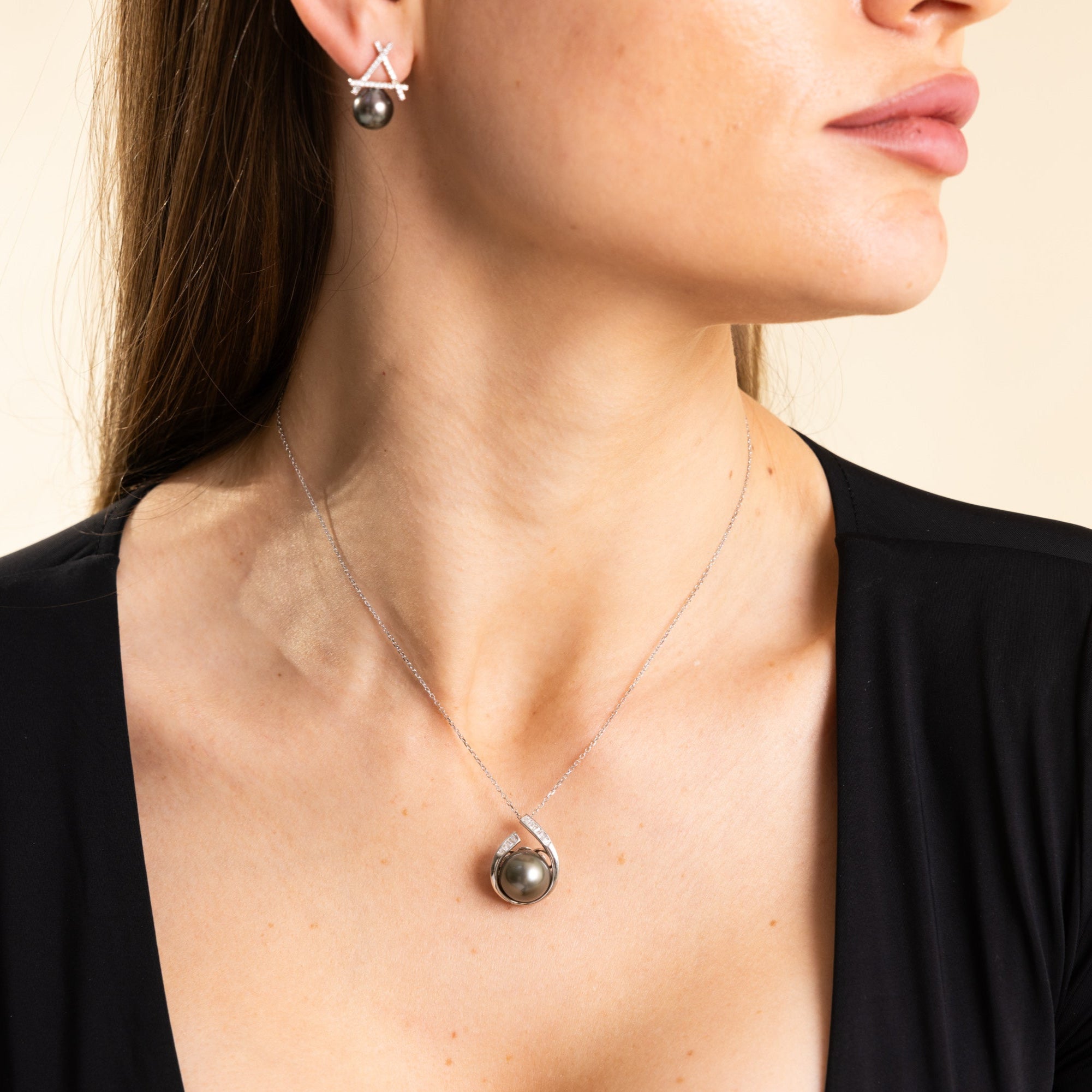 OBSIDIUM EMBRACE | Tahitian 9.0mm- 10.0mm Pendant