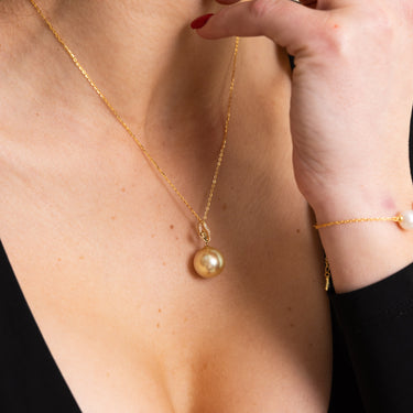 Model Wearing a Golden South Sea Pearl Pendant - De Blancas