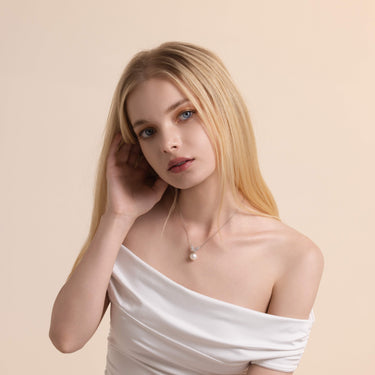 White Freshwater Pearl | Butterfly Kiss Pendant - De Blancas