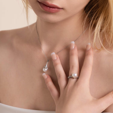 White Freshwater Pearl | Crownelle Ring = De Blancas