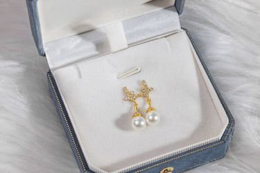 White Freshwater Pearl & Diamond Faylure Earrings - De Blancas