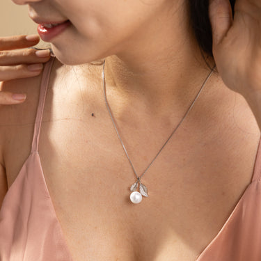 White South Sea Pearl | Frosted Leaf Pendant - De Blancas